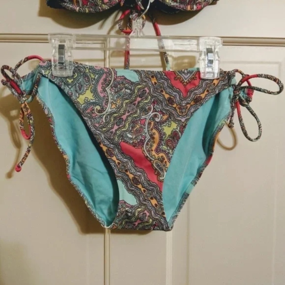 Victoria’s Secret Paisley Bikini Bottom - Picture 2 of 4